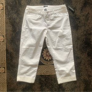 NWT white jeans with beautiful stitch detail // sz 14